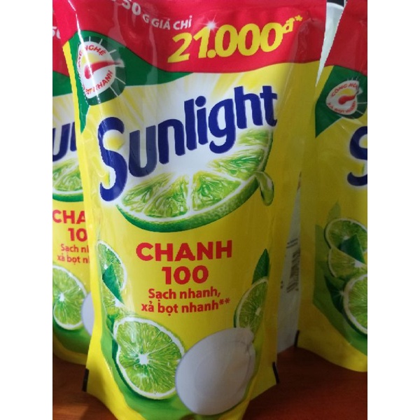 (Giá bao bì 21k) Nước rửa chén sunlight chanh túi vàng.