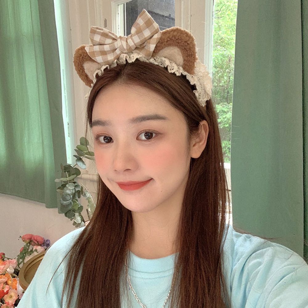 Cài tóc tai mèo phối ren và nơ sọc caro phong cách lolita Hàn Quốc dễ thương mang khi trang điểm cho bạn gái
