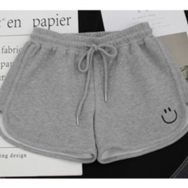 Quần short nữ cạp chun thêu hình mặt cười