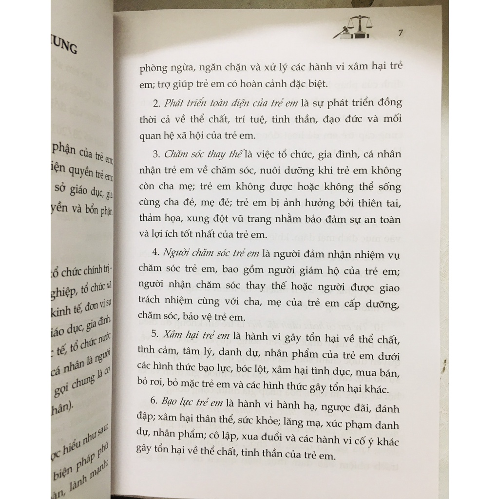 Sách Luật trẻ em và văn bản hướng dẫn thi hành