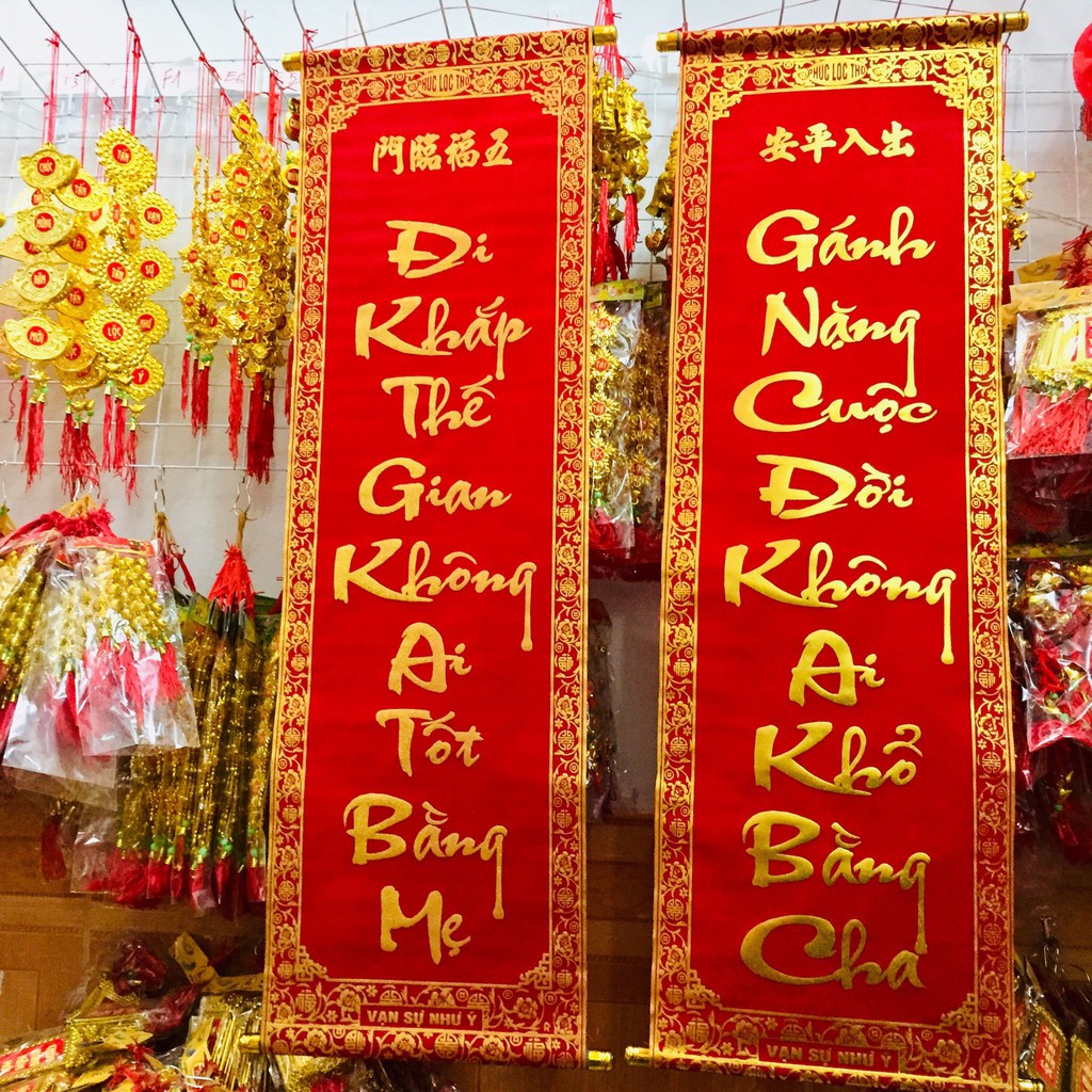 1 đôi câu đối đỏ, liễng trang trí tết 30x100cm in chữ Việt Nam làm từ vải nhung đẹp