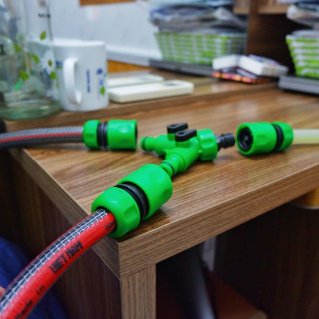 Bộ nối chia 2 nhánh ống mềm có van khóa độc lập Aquamate Đài Loan