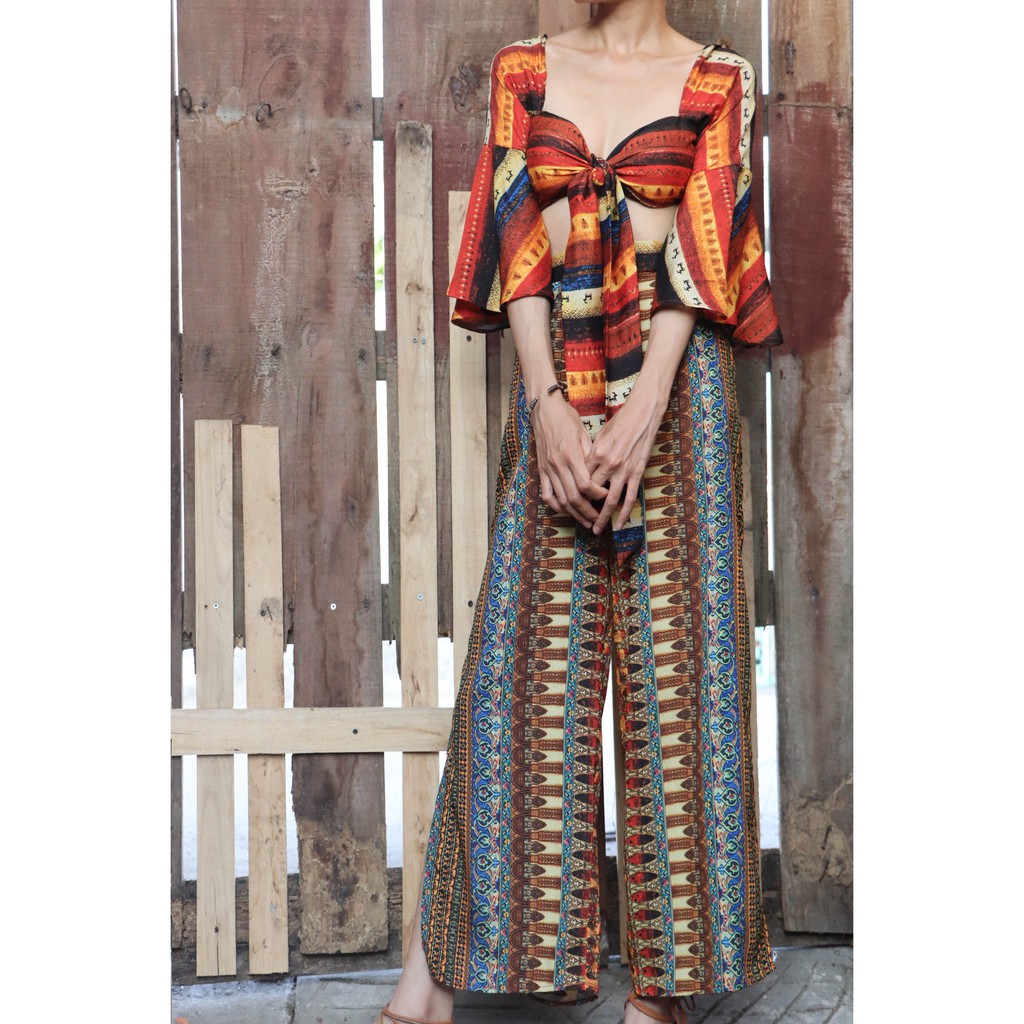Set bộ trang phục hotgirl sexy áo croptop xoắn ngực quần ống rộng culottes hoạ tiết thổ cẩm hoa đẹp đi biển du lịch