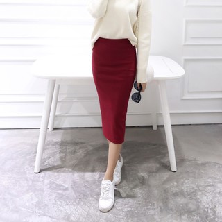 Chân váy ôm xẻ tà phong cách thanh lịch