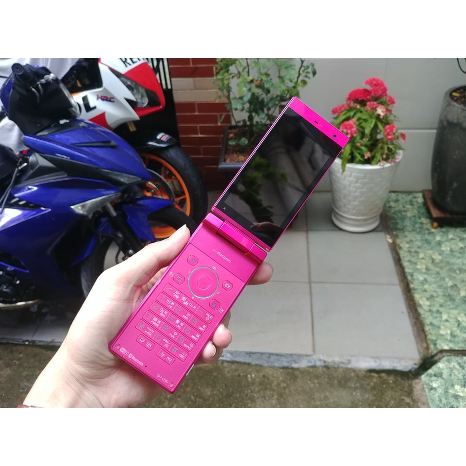 Điện thoại Sharp SH-03D màu đỏ