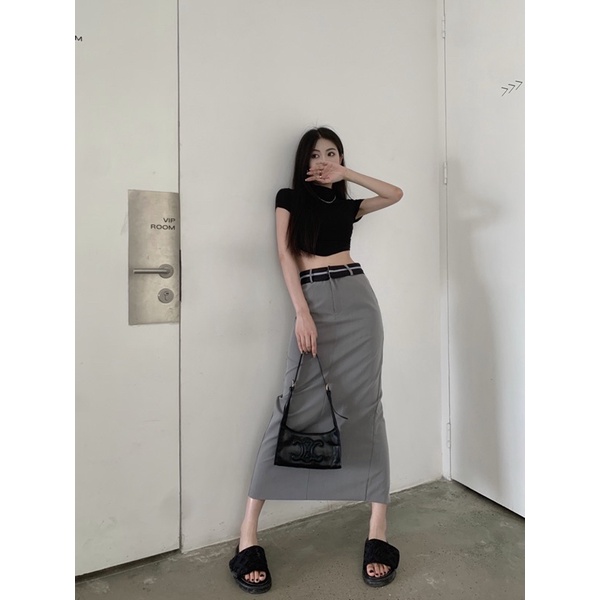 Set áo croptop cổ cao và chân váy dài trending