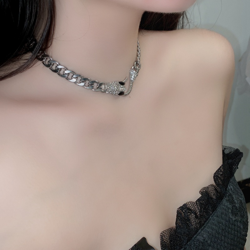 Vòng cổ Hình Rắn Đính Đá Sang Trọng Quyến Rũ