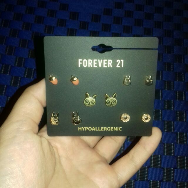 Set khuyên tai Totoro của F21