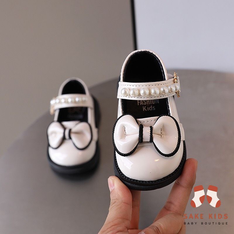 Giày búp bê tập đi bé gái - Giày bệt quai dán ngọc phối nơ dễ thương chất da PU mềm nhẹ mẫu mới nhất M304