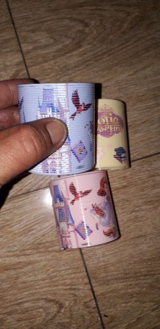1 chiếc lò xo bằng nhựa rất đẹp