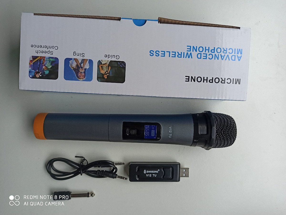 Bộ micro UHF dùng cho loa kéo , dàn âm thanh , hát karaoke V12 CHINH HANG giA RE mua cov