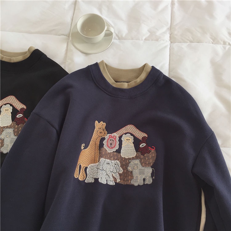 Áo sweater COZOKC cổ tròn dáng rộng thêu họa tiết hoạt hình phong cách cổ điển Hàn Quốc
