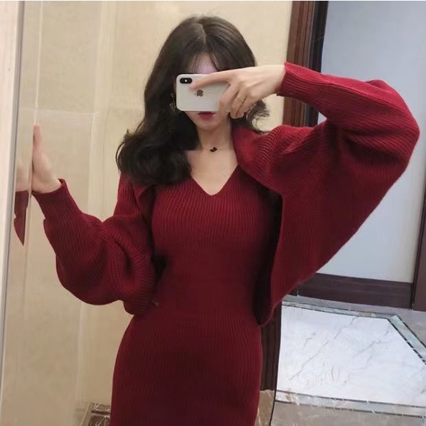 Đầm 2 dây hở lưng và áo khoác len t quyến rũ cho nữ 2021