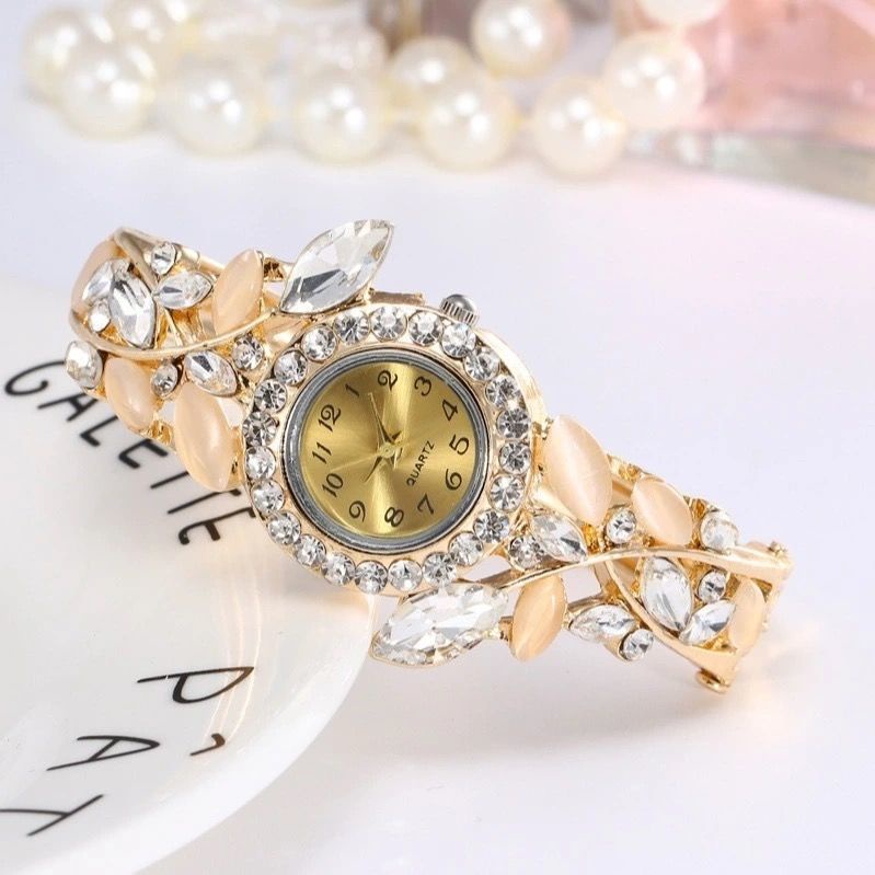 Đồng Hồ Đeo Tay Dạng Hở Đính Đá Phong Cách Hàn Quốc Cổ Điển Dễ Phối Đồ Thời Trang Cho Nữ