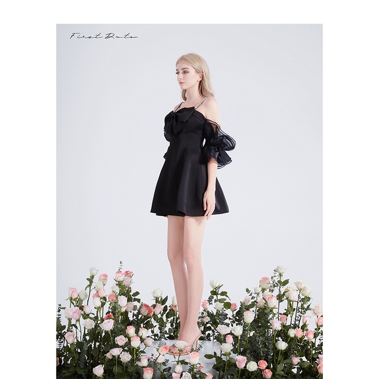 Đầm 2s đen rớt vai đính đá tay phồng nơ ngực