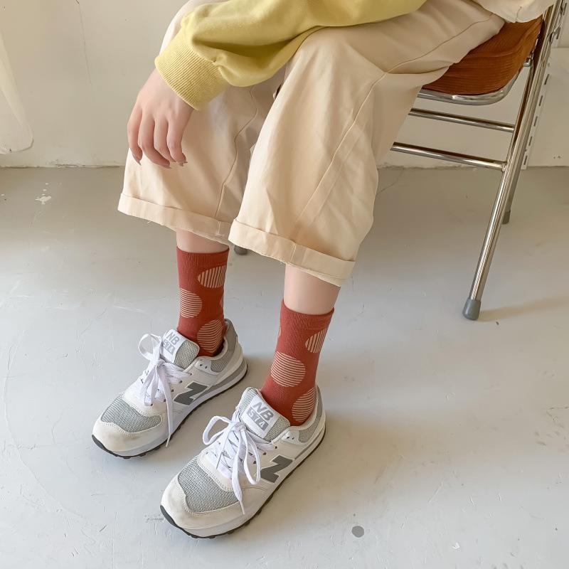 Đôi Vớ Họa Tiết Chấm Bi Thời Trang Sành Điệu Cho Nữ