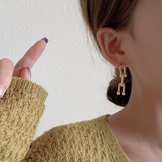 Đôi khuyên tai vòng kim loại đơn giản và thanh lịch thời trang