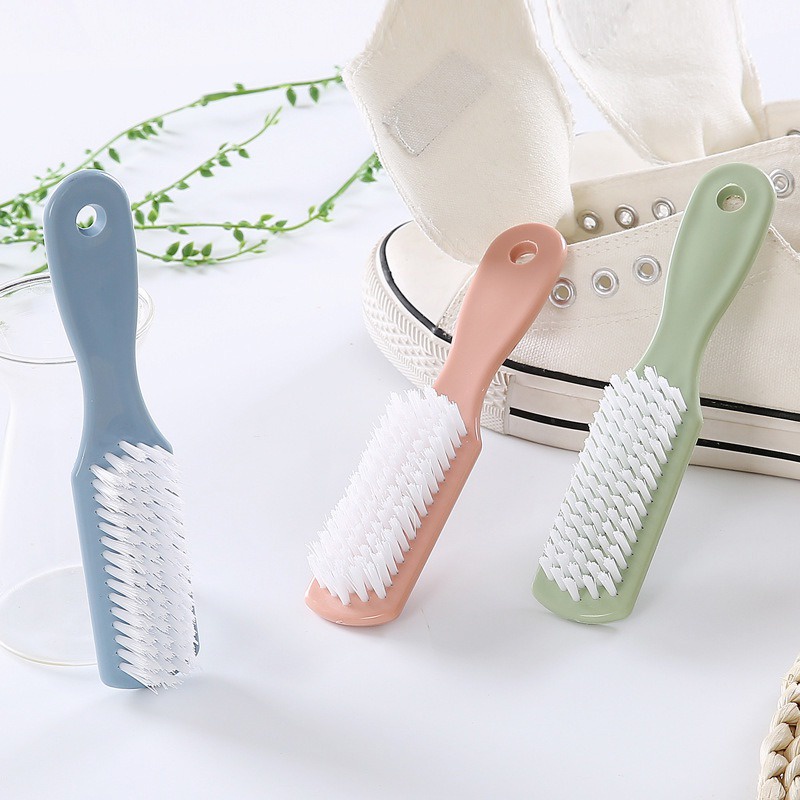 Bàn Chải Vệ Sinh Quần Áo Cán Dài Lông Mềm Có Móc Treo Tiện Dụng