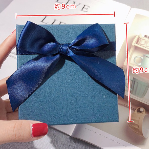 Hộp quà tặng hình vuông giấy bìa cứng