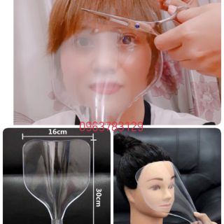 Tấm che mặt, miếng dán che mặt 
Dùng che mặt khi xịt gôm,tạo kiểu hoặc sấy tóc 
Chất liệu :nhựa cứng /trong 
.