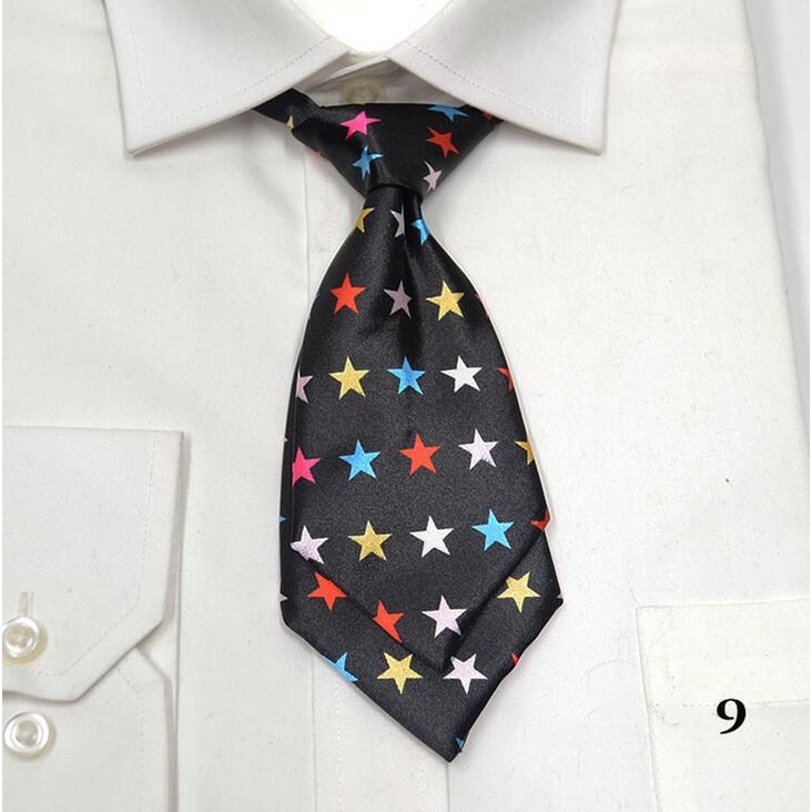 Cà Vạt Họa Tiết Chấm Bi Và Ngôi Sao Thời Trang Dành Cho Nữ