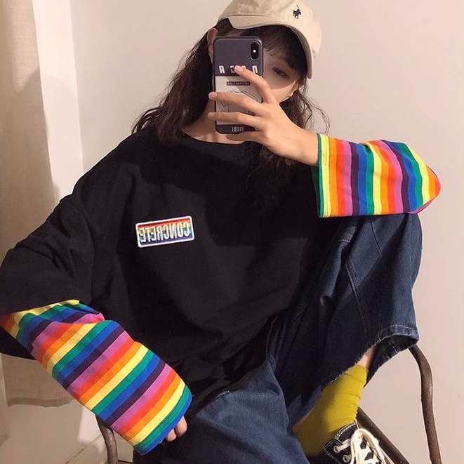 Áo thun dài tay dành cho nữ có sọc cầu vồng đôi