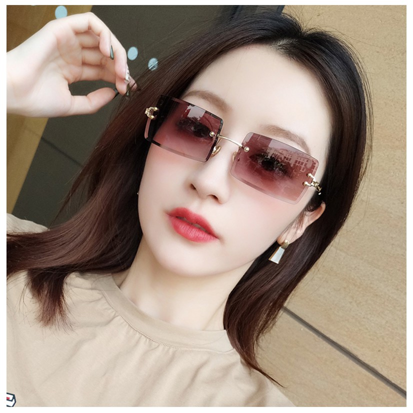 Kính mát gọng vuông sang trọng cho nữ