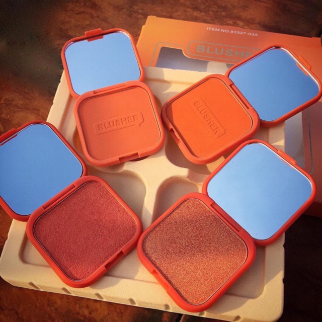 Phấn má + mắt nhũ kissbeauty có gương P403