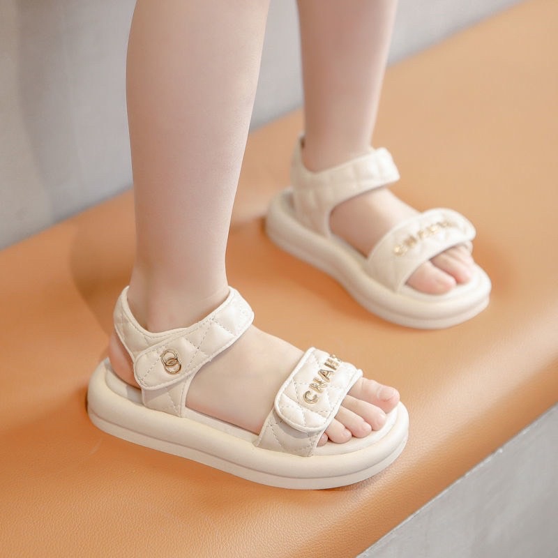 Dép quai hậu sandal cho bé gái từ 5 đến 15 tuổi. Hàng cao cấp đế nhẹ chất da đẹp. Màu đen và trắng thời trang.