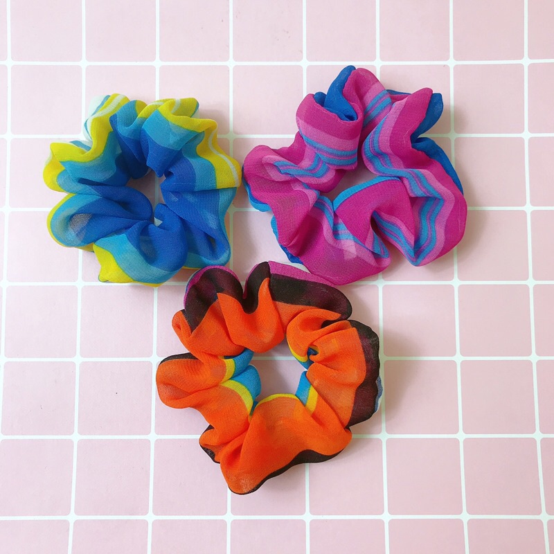 Scrunchies vải sọc cầu vồng