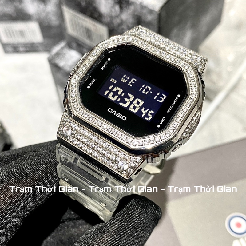 Đồng hồ Nam nữ Casio G-shock DW-5600SKE custom viền đính đá CZ