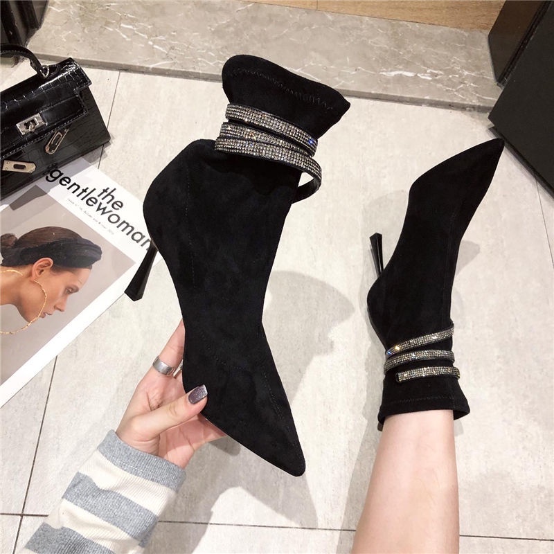 Giày bốt cao gót mũi nhọn đính đá thời trang mùa thu 2021