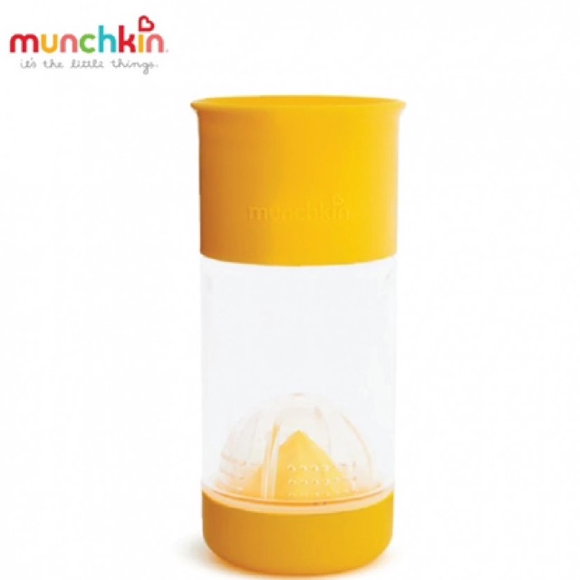 Cốc 360 độ Munchkin chống đổ, có ngăn ép trái cây