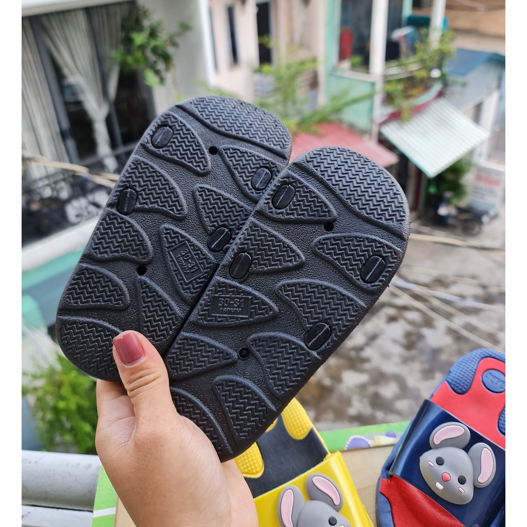 Dép lê quai ngang cho bé trai hình chuột xám chất cao su mềm êm chân bé