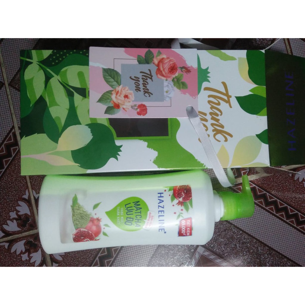 Hộp Quà Sữa Tắm Hazeline Matcha Lựu Đỏ/ dâu tằm chai 900g