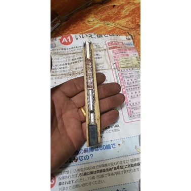 Dao rọc giấy hàng nhật bãi chưa vệ sinh