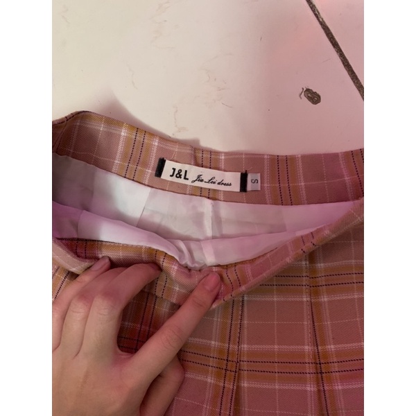 Pass chân váy của local brand, tingoan, H&M, NakedbyV....