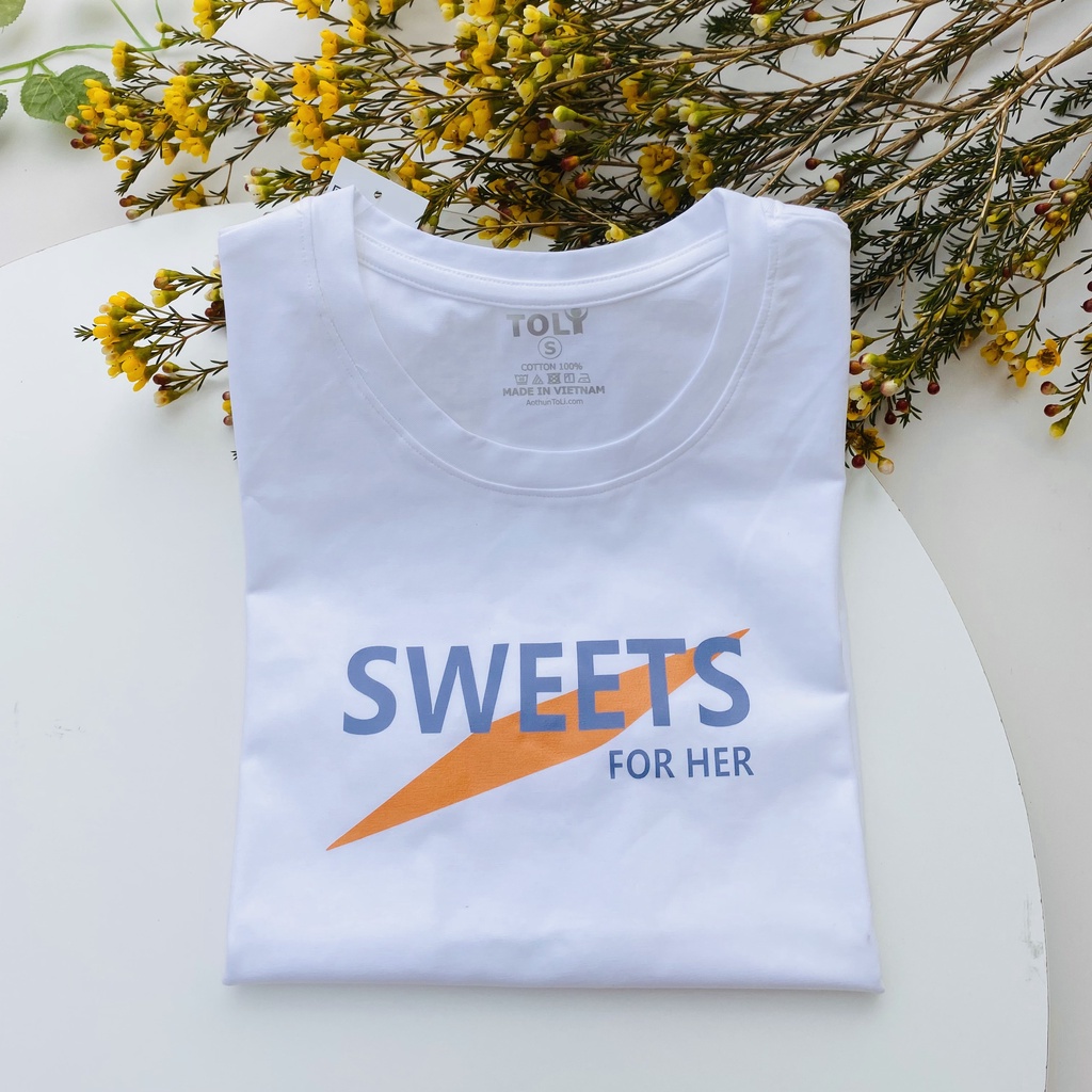 Áo thun nữ TOLI cổ tròn màu trắng in SWEET, 100% cotton 4 chiều mềm mịn, co dãn, form suông cơ bản