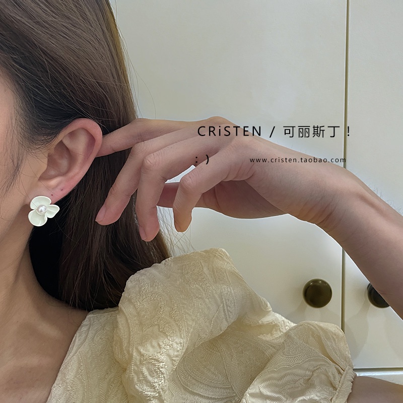 Khuyên tai hình bông hoa nhỏ gắn ngọc trai thời trang Hàn Quốc cho nữ