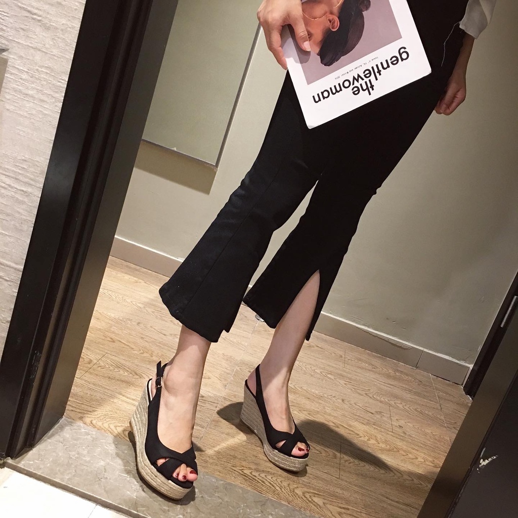 Giày Sandal Mùa Hè 2022 Bằng Da Lộn Đế Phẳng Hở Ngón Có Dây Bện Có Khóa Cài