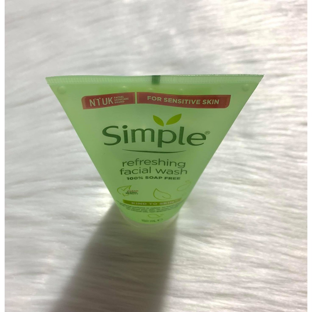 Sữa rửa mặt Simple Kind to Skin Refreshing Facial Wash Gel 150ml.