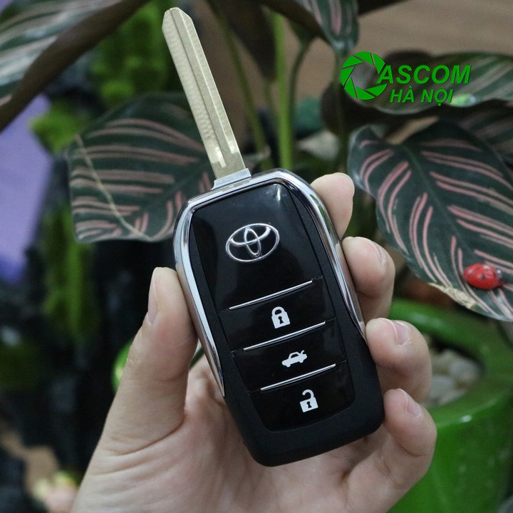 Vỏ khóa Toyota - Vỏ độ chìa khóa ô tô Toyota Yago, Innova, Altis 3 nút mẫu gập sang đời cao ( LƯỠI NHỌN)