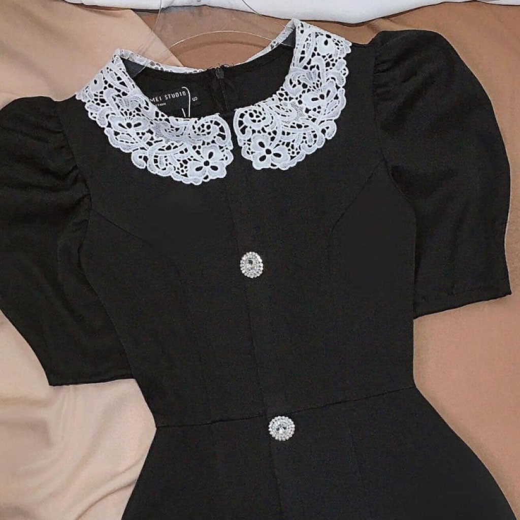 [Mã FAGR342 giảm 10% tối đa 20K đơn 199K] Đầm Đen Cổ Được Thiết Kế Cổ Bẻ Lá Sen Bằng Chất Liệu Cực Kì Cao Cấp | BigBuy360 - bigbuy360.vn