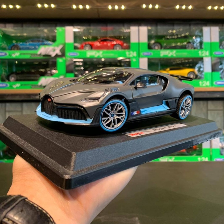 Xe mô hình sắt siêu xe Bugatti Divo tỉ lệ 1:24 hãng Maisto màu đen xanh