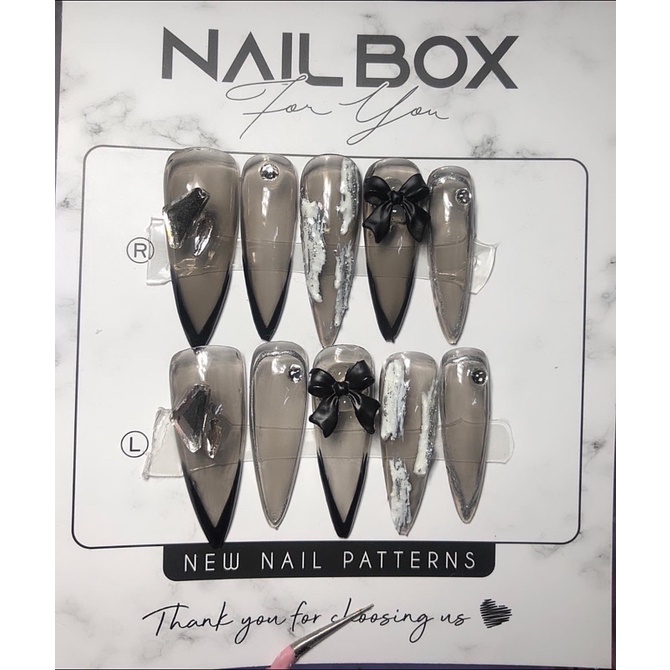 Móng tay giả đính đá thiết kế 10 móng