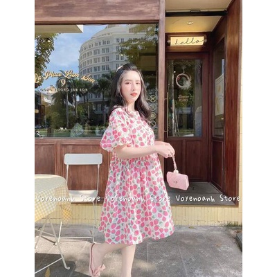 Váy cộc cổ tròn quả dâu hồng phối dễ thương