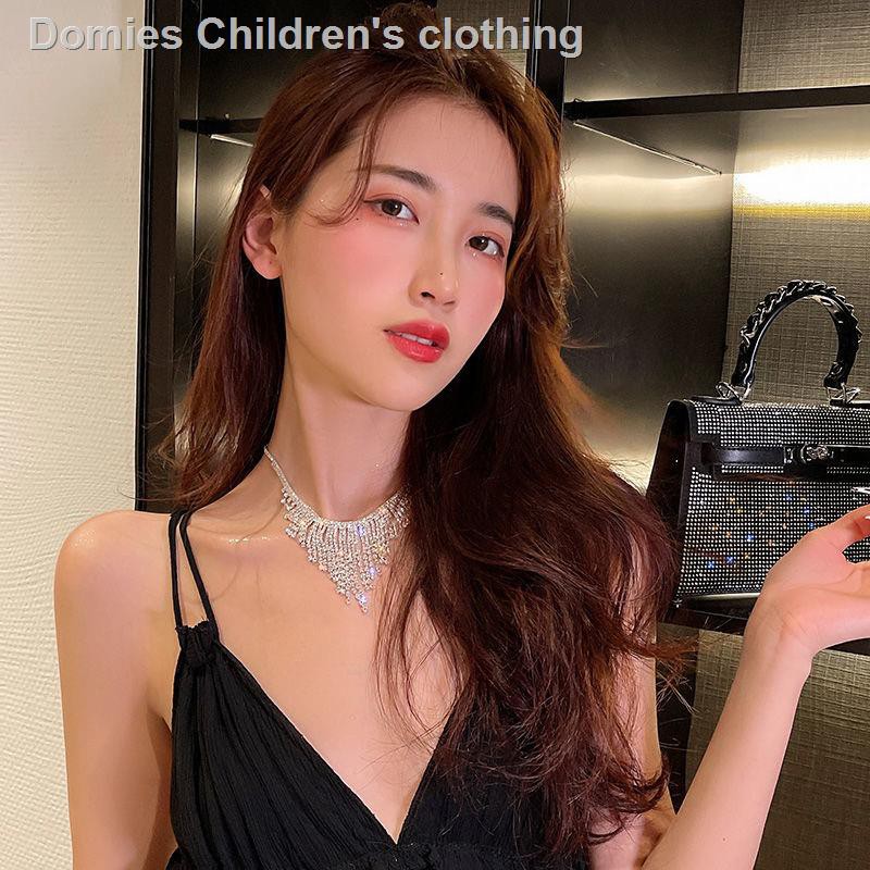 Còn hàng Vòng cổ choker ngắn đính đá kim cương tua rua nhẹ sang trọng hợp thời trang quyến rũ cho nữ