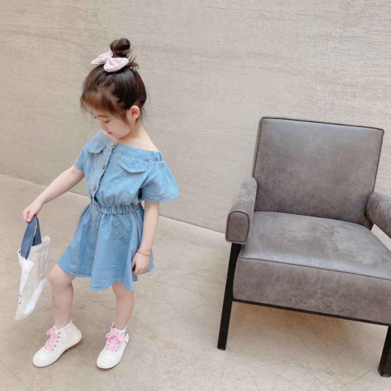 Set áo bẹt vai mix chân váy jean giấy cho bé