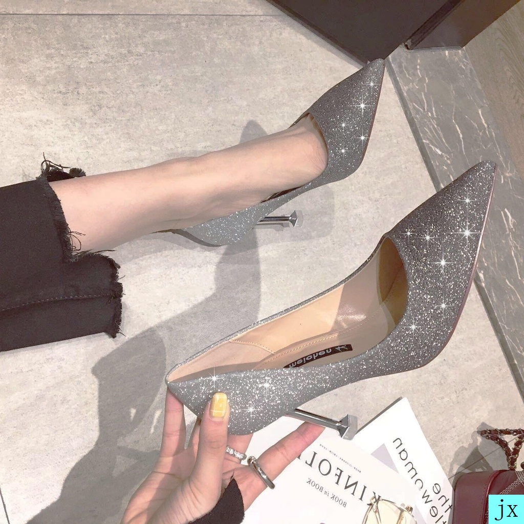 Giày cao gót mũi nhọn đính kim sa lấp lánh phong cách Pháp thời trang xuân thu 2021