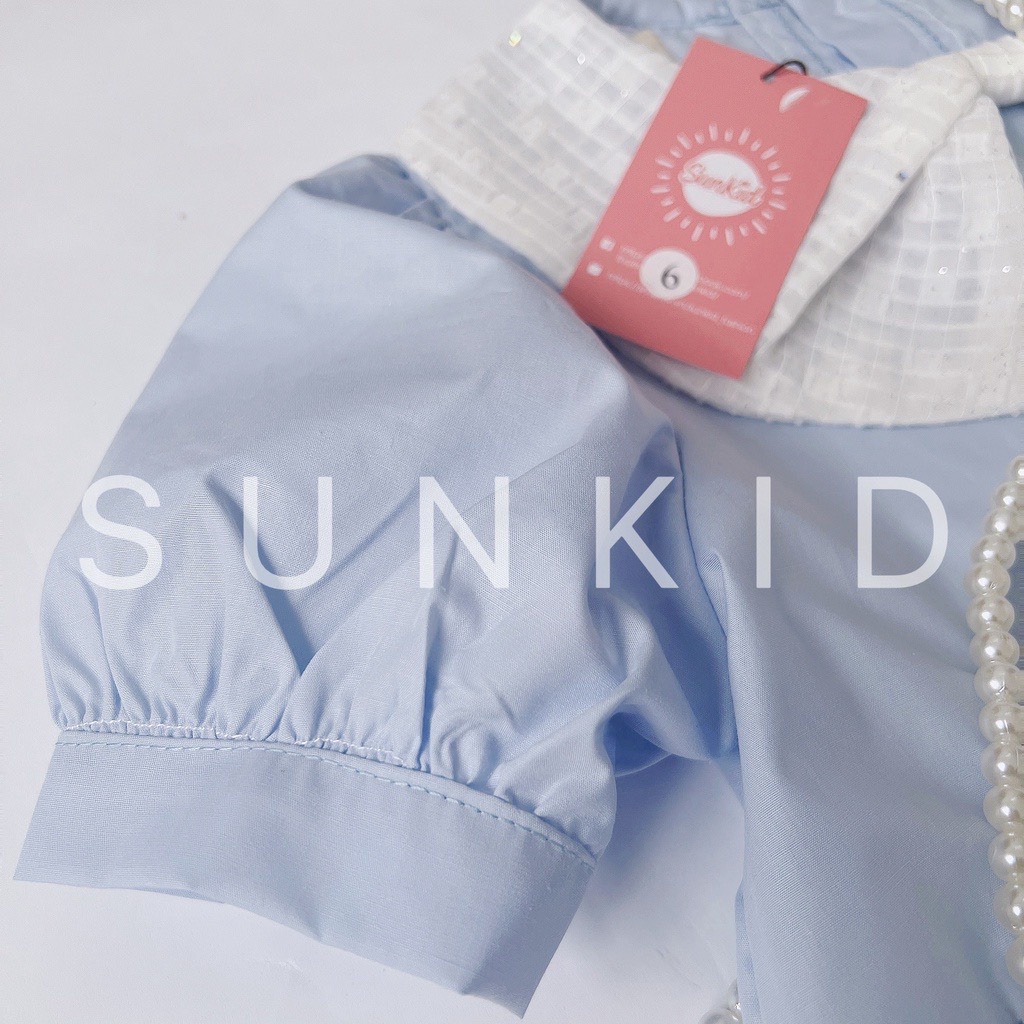 Váy đầm bé gái mùa hè dáng suông cổ trắng viền ren vải thô cao cấp Sunkid  VH2 màu hồng, xanh 4-12 tuổi